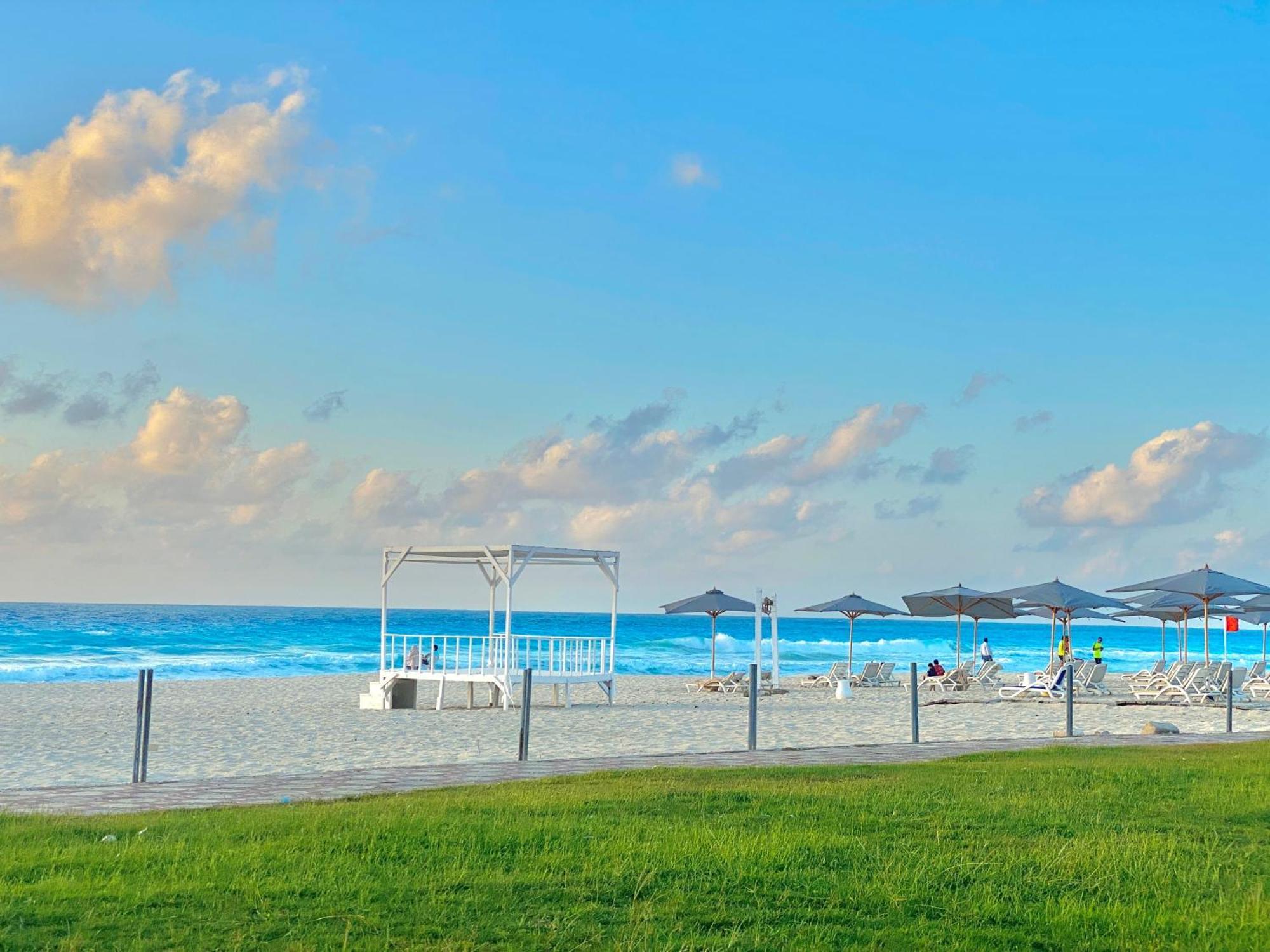 Borg El Arab Beach Resort מראה חיצוני תמונה The beach at the Hilton Tel Aviv
