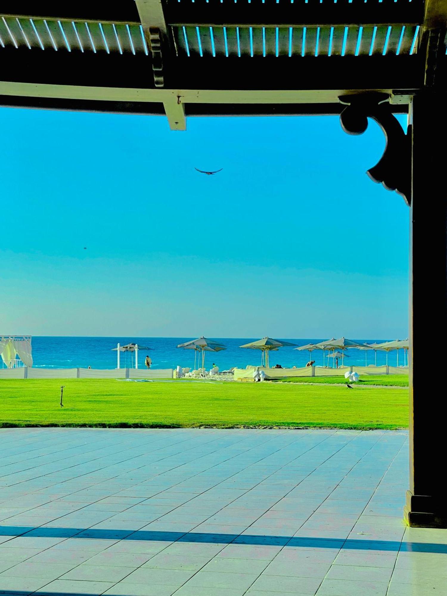 Borg El Arab Beach Resort מראה חיצוני תמונה The beach at the Grand Hotel