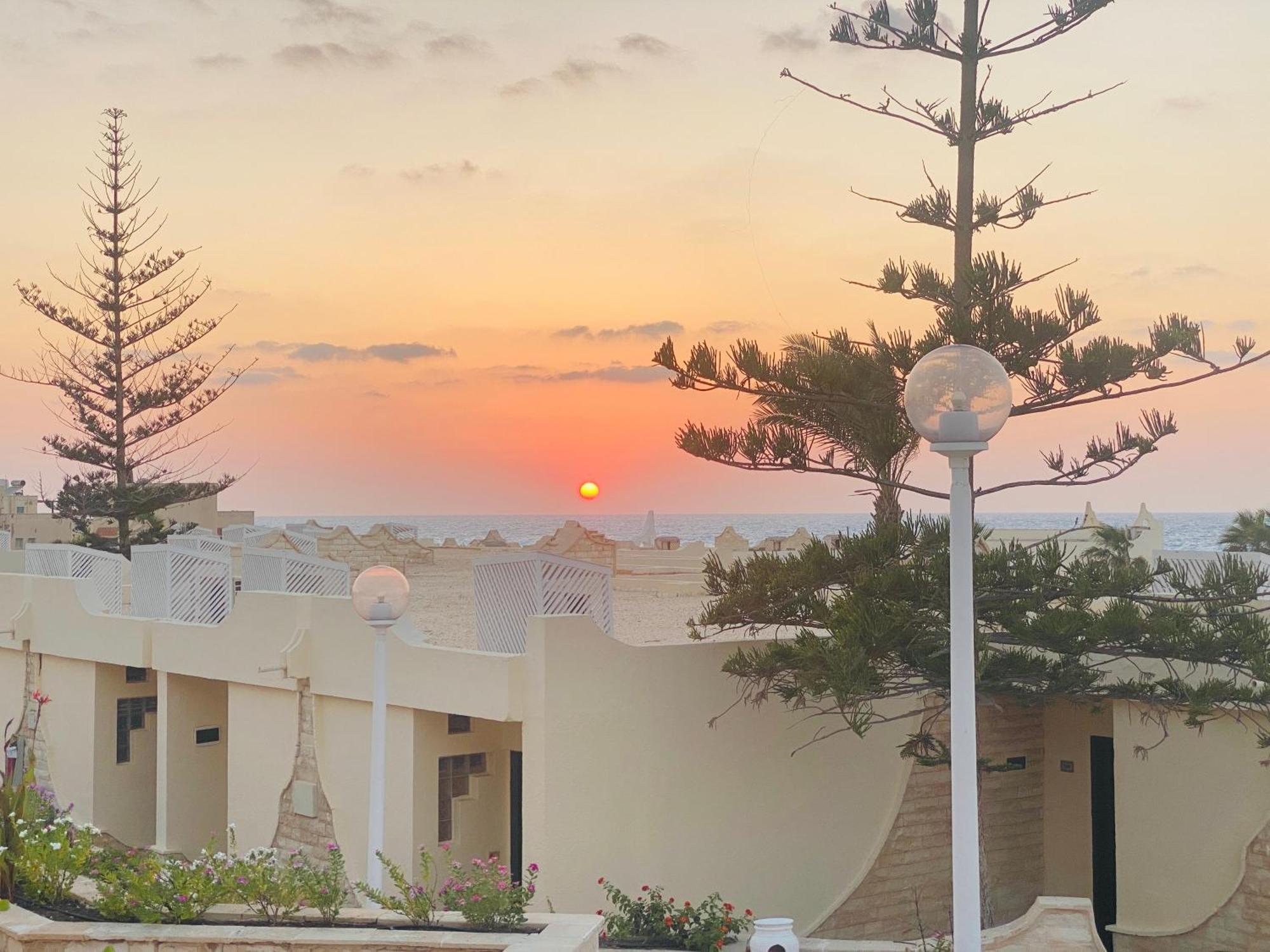 Borg El Arab Beach Resort מראה חיצוני תמונה Sunset in Safi